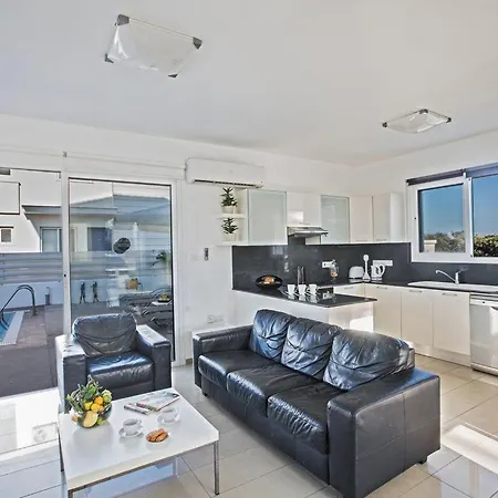 Anthinas Enas - Beautiful 3 Bedroom Pernera With Pool - Close To The Beach * Protaras